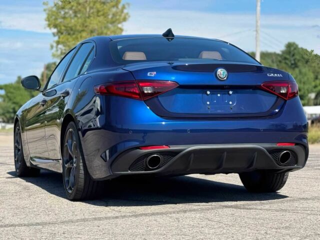 Синий Альфа Giulia, объемом двигателя 2 л и пробегом 55 тыс. км за 9170 $, фото 6 на Automoto.ua