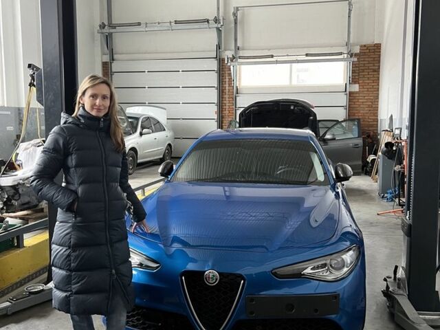 Синій Альфа Giulia, об'ємом двигуна 2 л та пробігом 100 тис. км за 18438 $, фото 5 на Automoto.ua