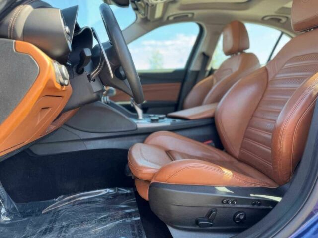 Синий Альфа Giulia, объемом двигателя 2 л и пробегом 55 тыс. км за 9170 $, фото 7 на Automoto.ua