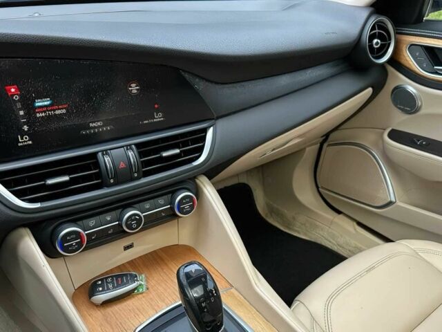 Синий Альфа Giulia, объемом двигателя 2 л и пробегом 62 тыс. км за 13800 $, фото 7 на Automoto.ua