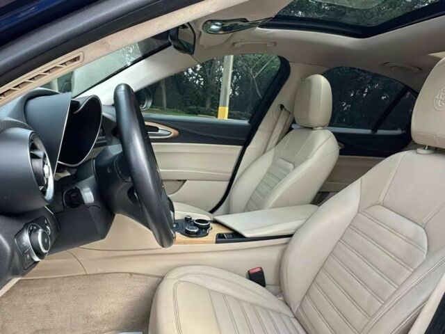 Синий Альфа Giulia, объемом двигателя 2 л и пробегом 62 тыс. км за 13800 $, фото 5 на Automoto.ua