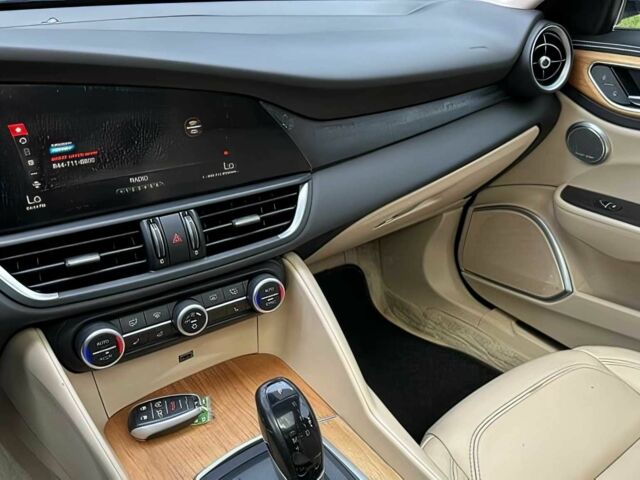 Синий Альфа Giulia, объемом двигателя 2 л и пробегом 117 тыс. км за 12300 $, фото 9 на Automoto.ua