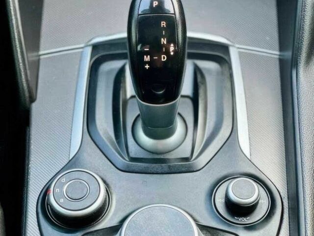 Синий Альфа Giulia, объемом двигателя 2 л и пробегом 60 тыс. км за 6300 $, фото 17 на Automoto.ua