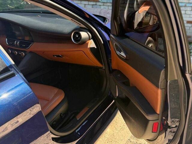 Синий Альфа Giulia, объемом двигателя 2 л и пробегом 43 тыс. км за 27200 $, фото 9 на Automoto.ua