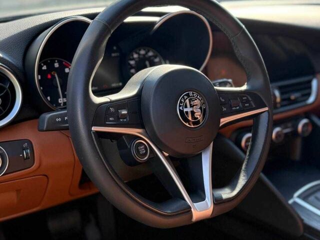 Синий Альфа Giulia, объемом двигателя 2 л и пробегом 43 тыс. км за 27200 $, фото 11 на Automoto.ua