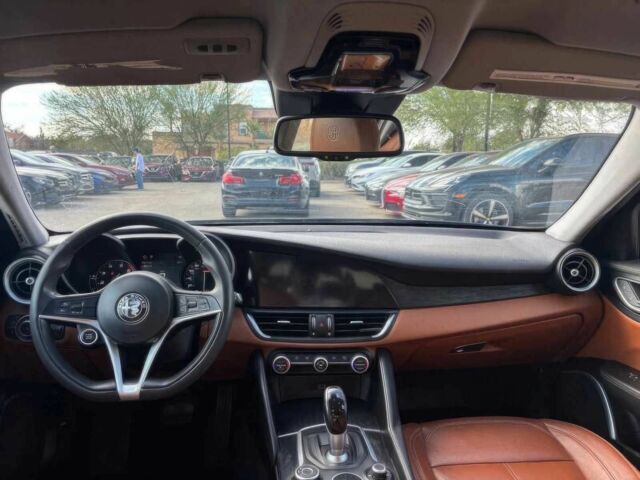 Синий Альфа Giulia, объемом двигателя 2 л и пробегом 47 тыс. км за 16150 $, фото 7 на Automoto.ua