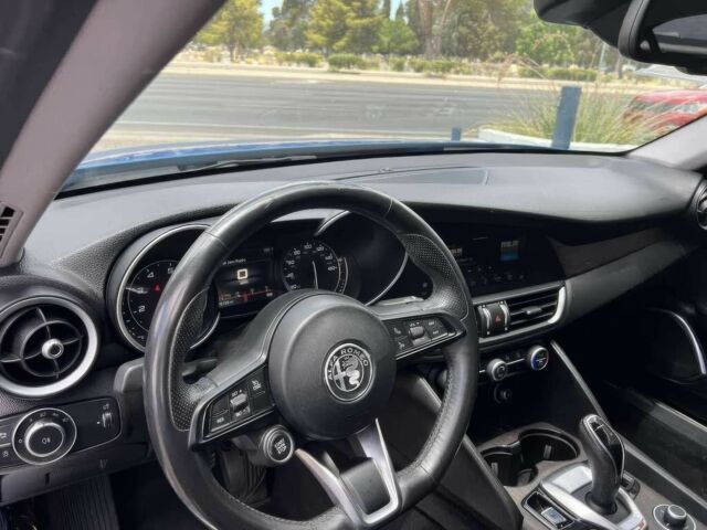 Синий Альфа Giulia, объемом двигателя 2 л и пробегом 51 тыс. км за 13600 $, фото 6 на Automoto.ua