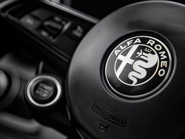 Синий Альфа Giulia, объемом двигателя 2 л и пробегом 38 тыс. км за 4250 $, фото 8 на Automoto.ua
