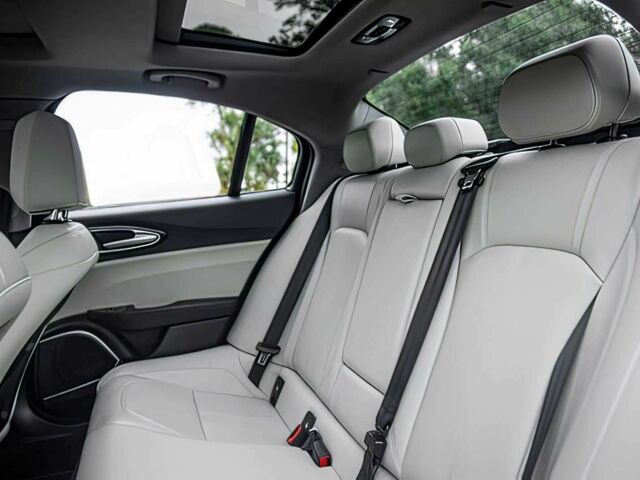Синий Альфа Giulia, объемом двигателя 2 л и пробегом 38 тыс. км за 4250 $, фото 11 на Automoto.ua