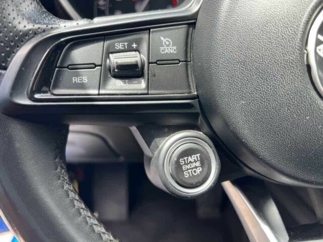 Синий Альфа Giulia, объемом двигателя 2 л и пробегом 51 тыс. км за 13600 $, фото 7 на Automoto.ua