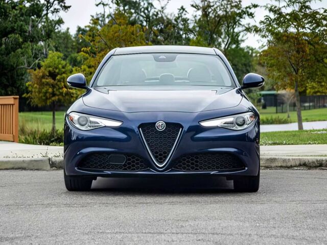 Синий Альфа Giulia, объемом двигателя 2 л и пробегом 38 тыс. км за 4250 $, фото 1 на Automoto.ua