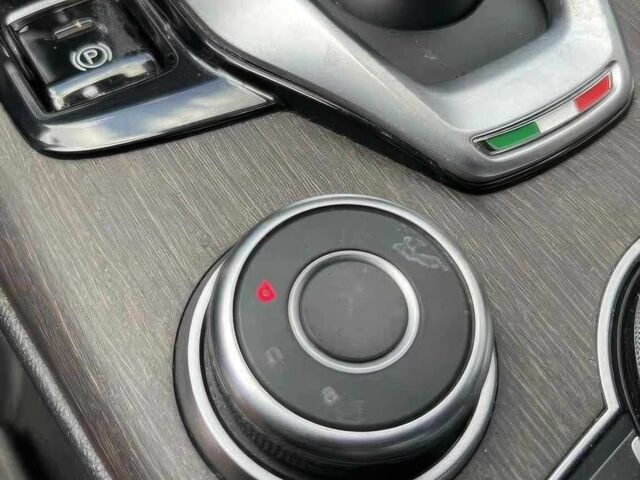 Синий Альфа Giulia, объемом двигателя 2 л и пробегом 51 тыс. км за 13600 $, фото 11 на Automoto.ua