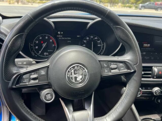 Синий Альфа Giulia, объемом двигателя 2 л и пробегом 51 тыс. км за 13600 $, фото 5 на Automoto.ua