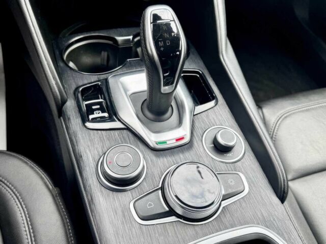 Синий Альфа Giulia, объемом двигателя 2 л и пробегом 53 тыс. км за 11500 $, фото 12 на Automoto.ua