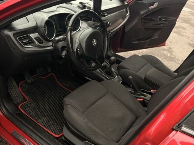 Красный Альфа Giulietta, объемом двигателя 1.4 л и пробегом 279 тыс. км за 6600 $, фото 12 на Automoto.ua