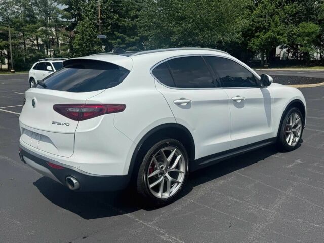 Белый Альфа stelvio, объемом двигателя 2 л и пробегом 30 тыс. км за 10700 $, фото 4 на Automoto.ua