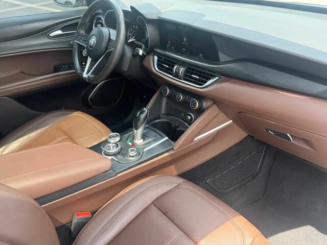 Белый Альфа stelvio, объемом двигателя 2 л и пробегом 30 тыс. км за 10700 $, фото 6 на Automoto.ua