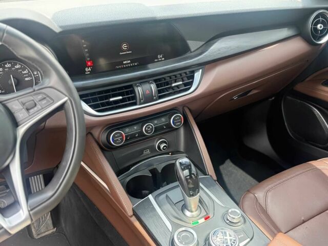 Белый Альфа stelvio, объемом двигателя 2 л и пробегом 30 тыс. км за 10700 $, фото 8 на Automoto.ua