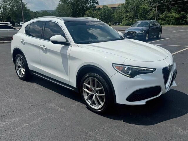 Белый Альфа stelvio, объемом двигателя 2 л и пробегом 30 тыс. км за 10700 $, фото 1 на Automoto.ua