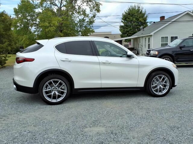 Белый Альфа stelvio, объемом двигателя 2 л и пробегом 30 тыс. км за 9800 $, фото 6 на Automoto.ua