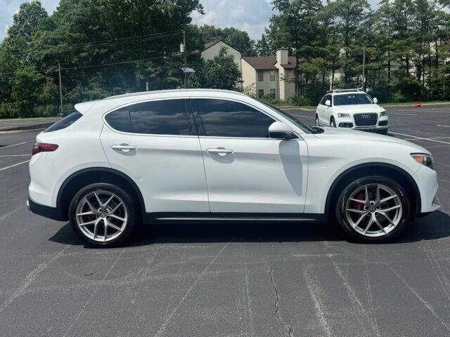 Белый Альфа stelvio, объемом двигателя 2 л и пробегом 30 тыс. км за 10700 $, фото 5 на Automoto.ua