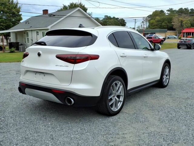 Белый Альфа stelvio, объемом двигателя 2 л и пробегом 30 тыс. км за 9800 $, фото 3 на Automoto.ua
