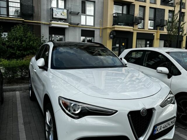 Белый Альфа stelvio, объемом двигателя 2 л и пробегом 92 тыс. км за 23900 $, фото 1 на Automoto.ua