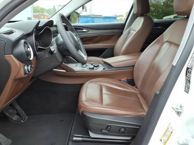 Белый Альфа stelvio, объемом двигателя 2 л и пробегом 30 тыс. км за 9800 $, фото 7 на Automoto.ua