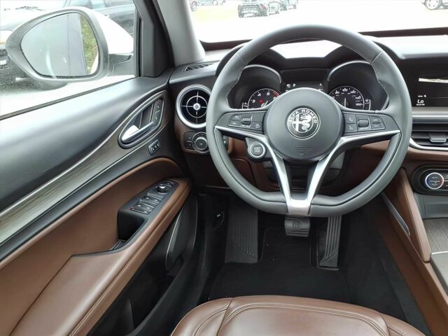 Белый Альфа stelvio, объемом двигателя 2 л и пробегом 30 тыс. км за 9800 $, фото 8 на Automoto.ua