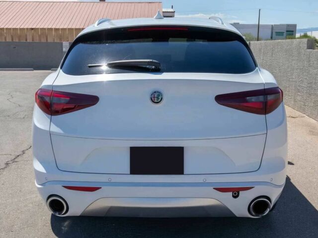 Белый Альфа stelvio, объемом двигателя 2 л и пробегом 37 тыс. км за 9900 $, фото 5 на Automoto.ua