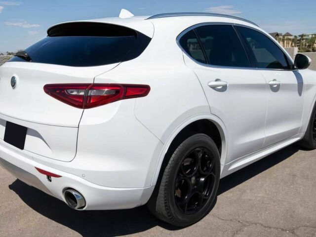 Белый Альфа stelvio, объемом двигателя 2 л и пробегом 37 тыс. км за 9900 $, фото 6 на Automoto.ua