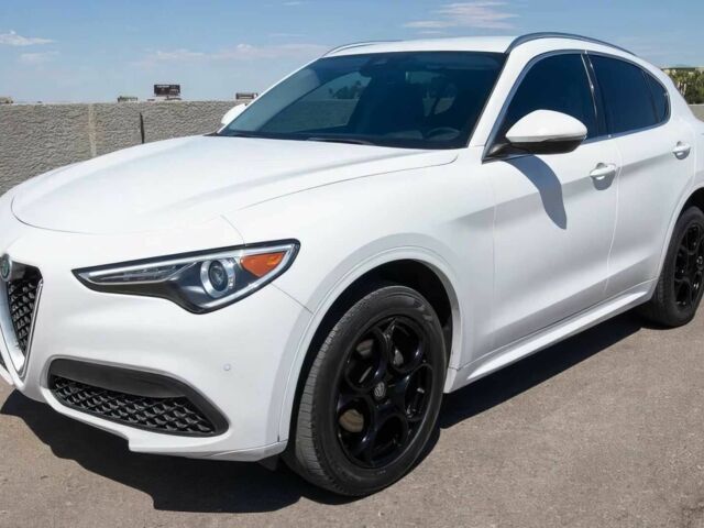 Белый Альфа stelvio, объемом двигателя 2 л и пробегом 37 тыс. км за 9900 $, фото 2 на Automoto.ua
