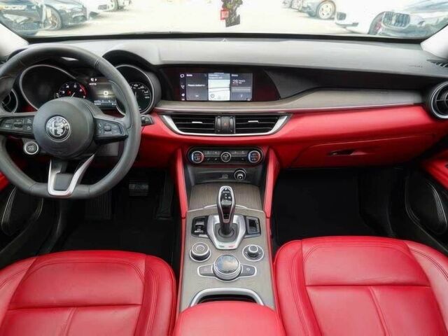 Белый Альфа stelvio, объемом двигателя 2 л и пробегом 29 тыс. км за 14300 $, фото 7 на Automoto.ua