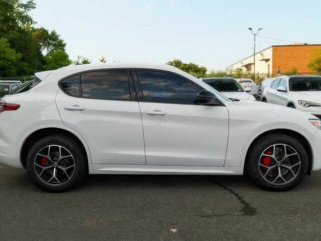 Белый Альфа stelvio, объемом двигателя 2 л и пробегом 29 тыс. км за 14300 $, фото 5 на Automoto.ua
