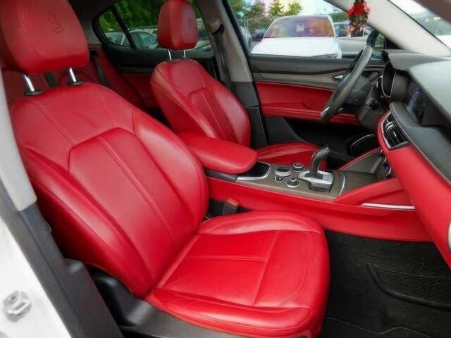 Белый Альфа stelvio, объемом двигателя 2 л и пробегом 29 тыс. км за 14300 $, фото 9 на Automoto.ua
