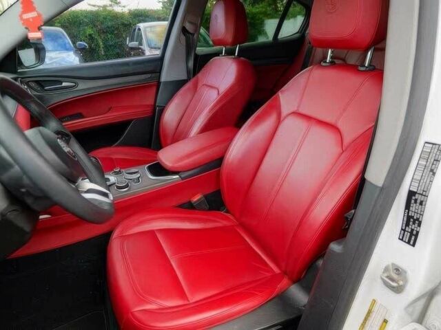 Белый Альфа stelvio, объемом двигателя 2 л и пробегом 29 тыс. км за 14300 $, фото 8 на Automoto.ua