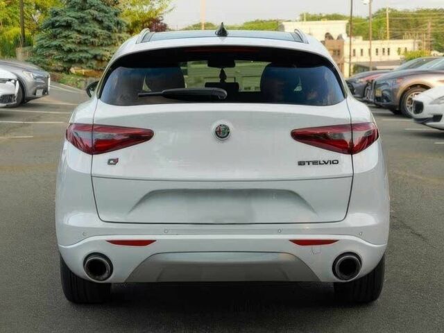 Белый Альфа stelvio, объемом двигателя 2 л и пробегом 29 тыс. км за 14300 $, фото 4 на Automoto.ua