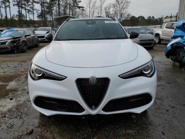 Белый Альфа stelvio, объемом двигателя 2 л и пробегом 24 тыс. км за 12200 $, фото 4 на Automoto.ua