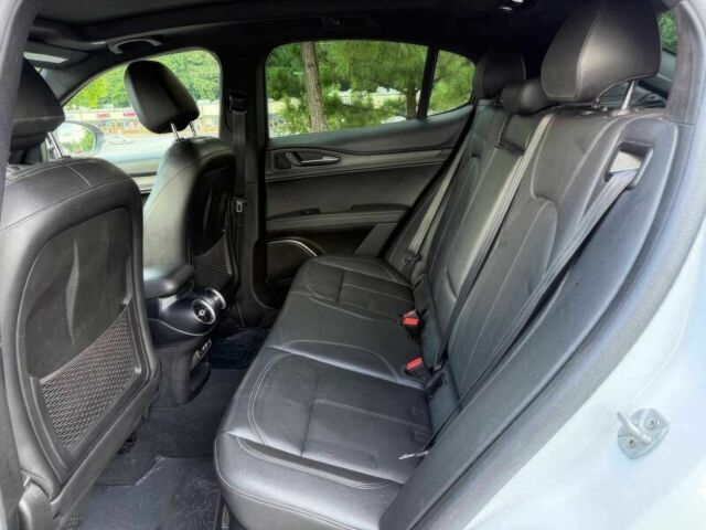 Белый Альфа stelvio, объемом двигателя 2 л и пробегом 13 тыс. км за 14000 $, фото 12 на Automoto.ua