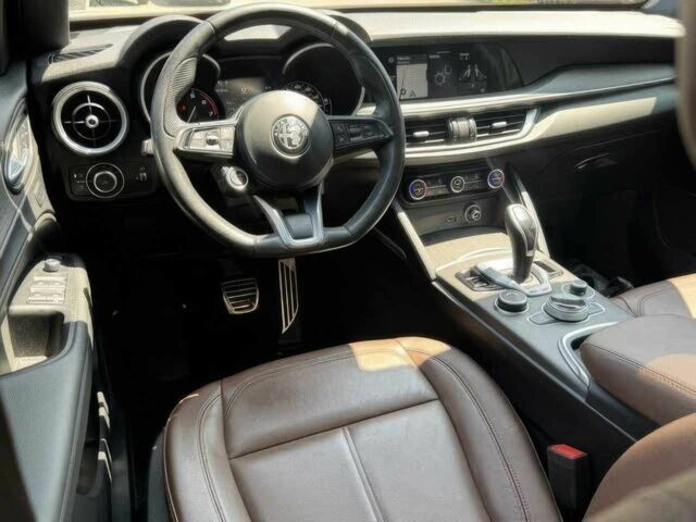 Белый Альфа stelvio, объемом двигателя 2 л и пробегом 10 тыс. км за 16000 $, фото 8 на Automoto.ua