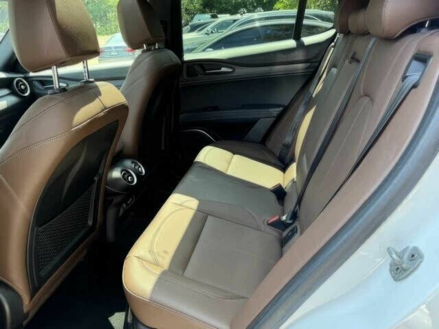 Білий Альфа stelvio, об'ємом двигуна 2 л та пробігом 29 тис. км за 16000 $, фото 8 на Automoto.ua