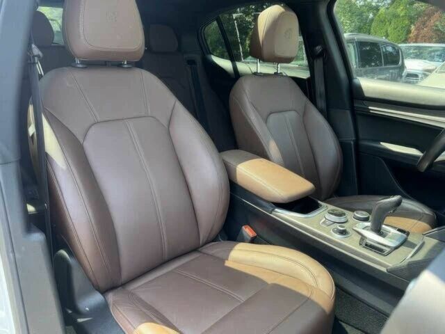 Белый Альфа stelvio, объемом двигателя 2 л и пробегом 10 тыс. км за 16000 $, фото 10 на Automoto.ua