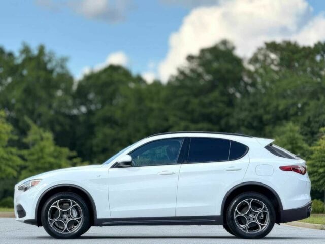 Белый Альфа stelvio, объемом двигателя 2 л и пробегом 13 тыс. км за 14000 $, фото 4 на Automoto.ua
