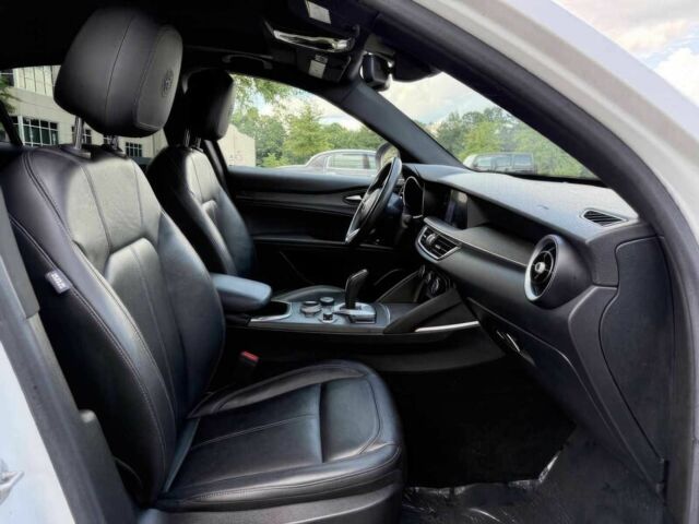 Белый Альфа stelvio, объемом двигателя 2 л и пробегом 13 тыс. км за 14000 $, фото 10 на Automoto.ua