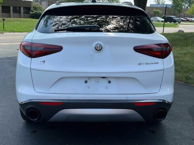 Белый Альфа stelvio, объемом двигателя 2 л и пробегом 21 тыс. км за 10000 $, фото 4 на Automoto.ua