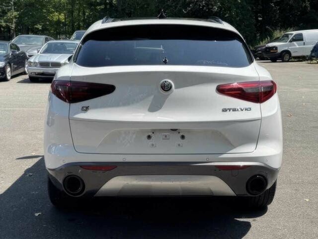 Білий Альфа stelvio, об'ємом двигуна 2 л та пробігом 29 тис. км за 16000 $, фото 4 на Automoto.ua