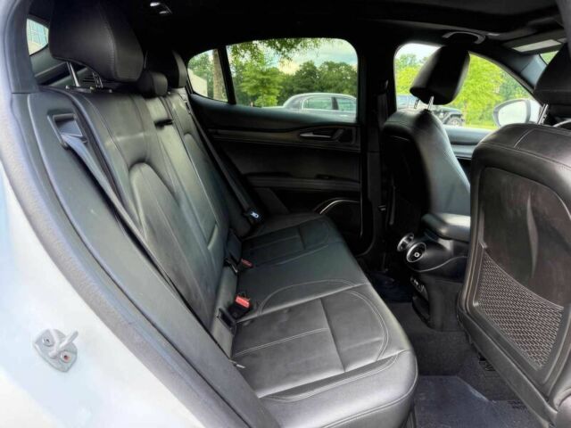 Белый Альфа stelvio, объемом двигателя 2 л и пробегом 13 тыс. км за 14000 $, фото 13 на Automoto.ua