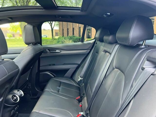 Белый Альфа stelvio, объемом двигателя 2 л и пробегом 21 тыс. км за 10000 $, фото 10 на Automoto.ua