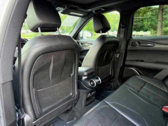 Белый Альфа stelvio, объемом двигателя 2 л и пробегом 13 тыс. км за 14000 $, фото 11 на Automoto.ua