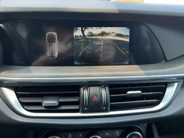 Белый Альфа stelvio, объемом двигателя 2 л и пробегом 21 тыс. км за 10000 $, фото 8 на Automoto.ua